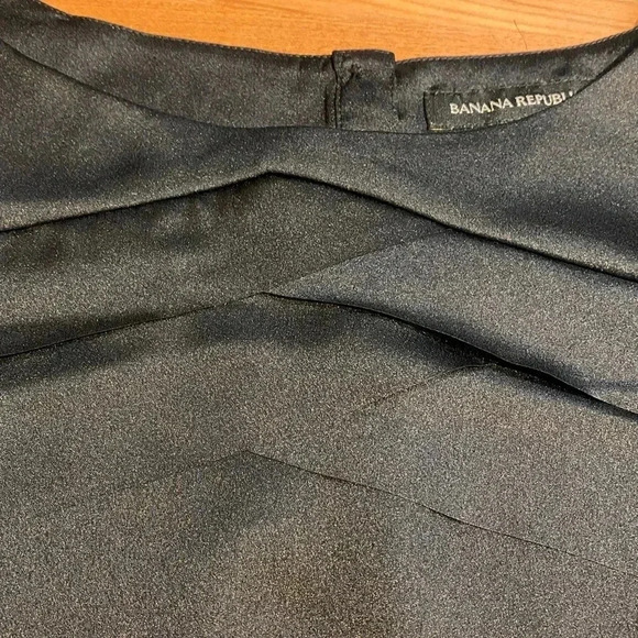 Banana Republic Long Sleeve Satin Flat Chevron Ruffle Top, size L - Picture 7 of 10